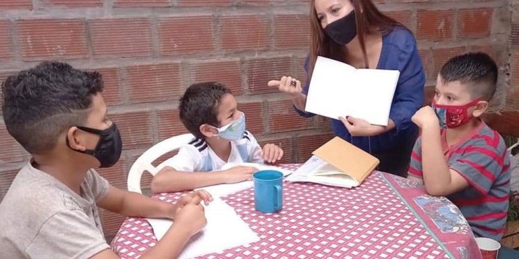 SOLIDARIDAD. Brindan talleres de lectura en los barrios San Lorenzo, San Onofre y en la Chacra 32-33.