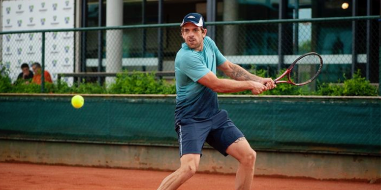 BUEN NIVEL. A pesar de la derrota, Mateo sigue escalando en su juego.