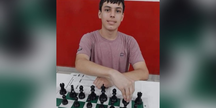 POR MÁS. Mateo Prado, uno de los referentes misioneros, listo para jugar.