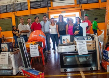 Emprendedores de Puerto Esperanza recibieron microcréditos