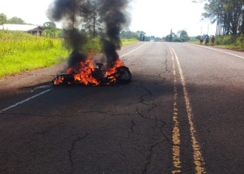 Se incendió una motocicleta sobre la ruta provincial 4