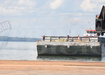 Con la llegada de las barcazas inició sus operaciones el puerto de Posadas
