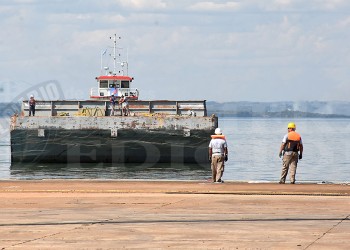 Con la llegada de las barcazas inició sus operaciones el puerto de Posadas