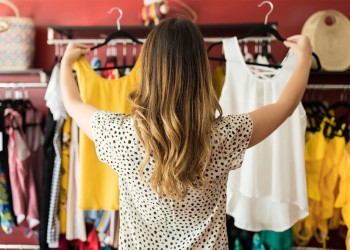 Renovar la ropa, cambiar el 0Km y comer afuera: un “lujo” para pocos