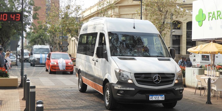 COMPLEJA REALIDAD. Los transportistas escolares afirman que resulta difícil fijar una tarifa anual sin ser superados por la inflación.