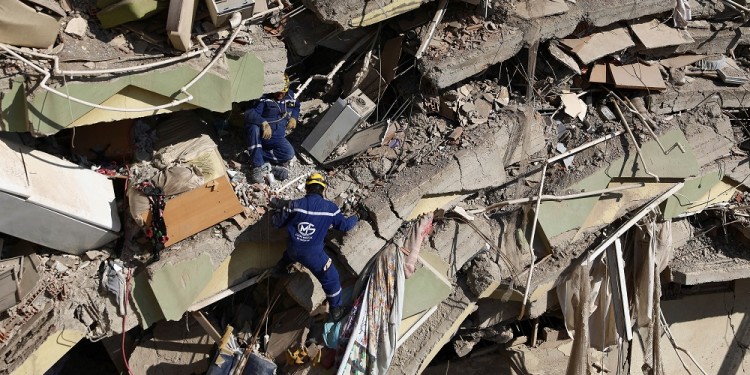 Seis días después del sismo, siguen los rescates en Siria y Turquía