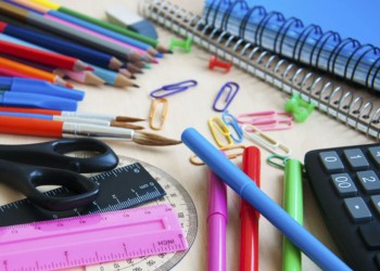 “Construyendo Sonrisas” encabeza una campaña solidaria para recolectar útiles escolares