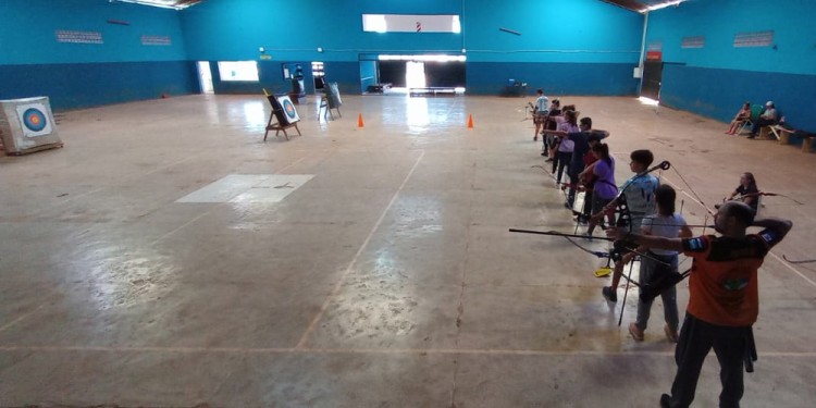 EN EL CAMPO DE TIRO. Alumnos y profes del Programa en San Antonio.