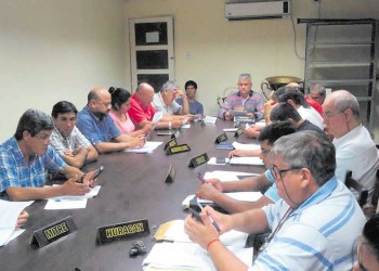 Al límite de los plazos para la asamblea