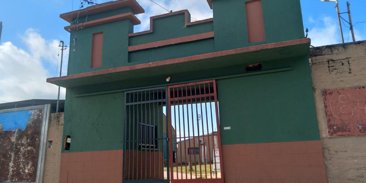 HISTORIA PURA. El portón de la avenida Cabred, todo un ícono posadeño.