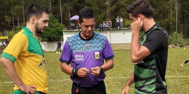 SOLO UNO FESTEJARÁ. El ganador del encuentro jugará el Provincial. En el juego de ida, Barrio Obrero ganó por 2-1.