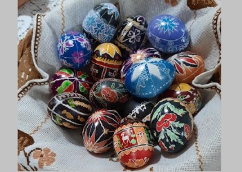 Museo ucraniano ya inscribe a niños y adultos para el taller de pesankes