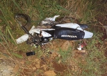 Motociclista está grave tras choque frontal con camioneta