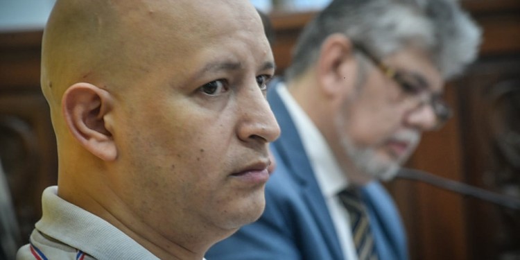 ACUSADO. Martín Monzón y su abogado Miguel Varela en el inicio de la segunda semana de debate en el tribunal de calle San Martín.