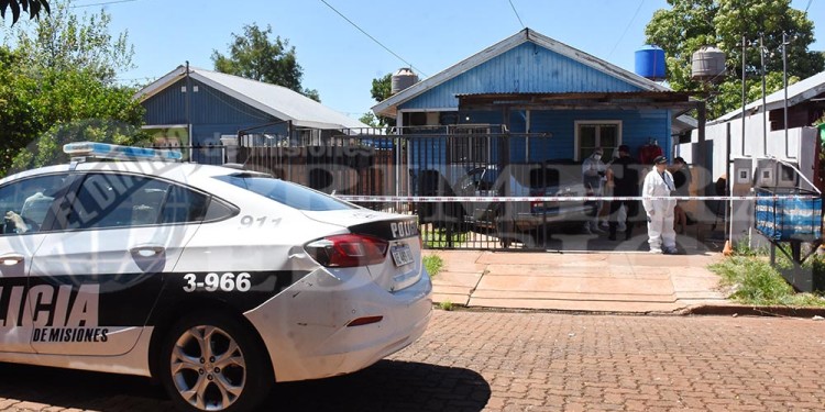 CONTINUIDAD. Ayer prosiguieron las pericias tanto en la vivienda como en el vehículo donde fue hallada la víctima.