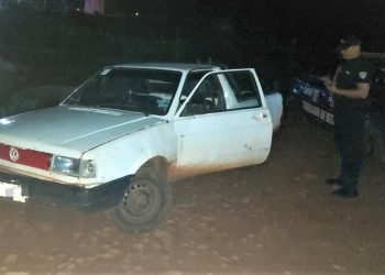 Se bajó por una foto y le robaron la camioneta