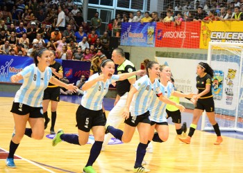 Con la goleada de Argentina, arrancó la gran fiesta del futsal