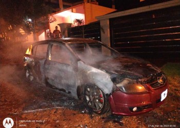 Investigan incendio de un automóvil