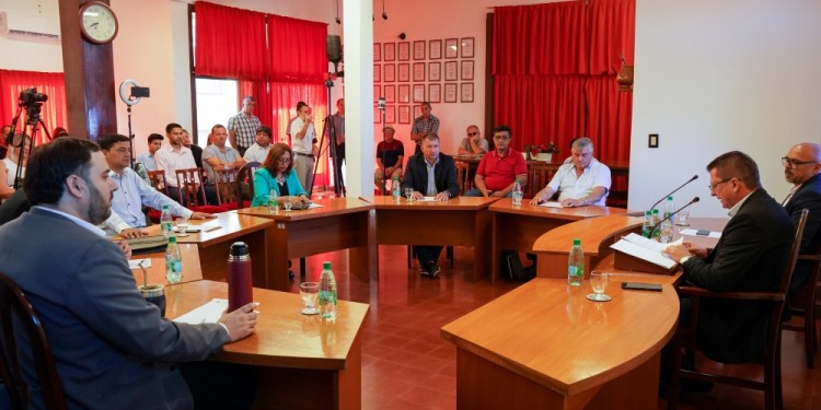 EN ALEM. El intendente Wolenberg inauguró el período con un discurso proselitista.