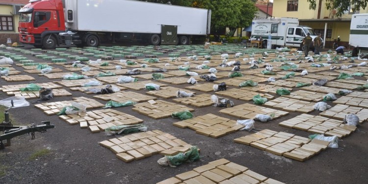 “SERVILLETAS VERDES”. La carga de papel con destino presunto en Montevideo eran casi diez mil panes de droga.