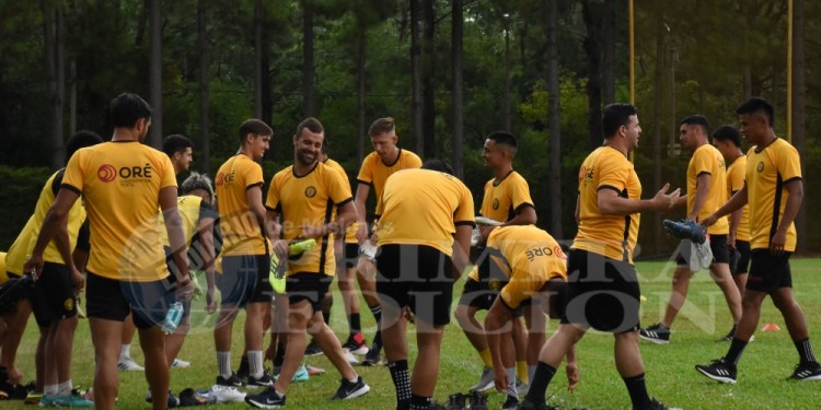 PRÁCTICA. El Colectivero entrenó en Santa Inés, con vistas al partido.