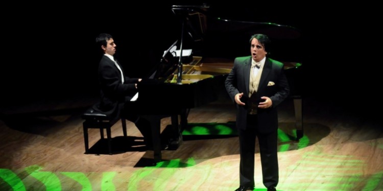 GRAN VELADA. Hoy a partir de las 20.30 horas, el tenor correntino Emilio Aguilera deleitará al público posadeño.