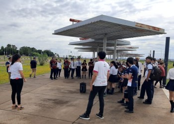 Estudiantes recorren ex centros clandestinos y sitios de la memoria