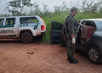 Llevaba cigarrillos de contrabando, se topó con un control y huyó por el monte