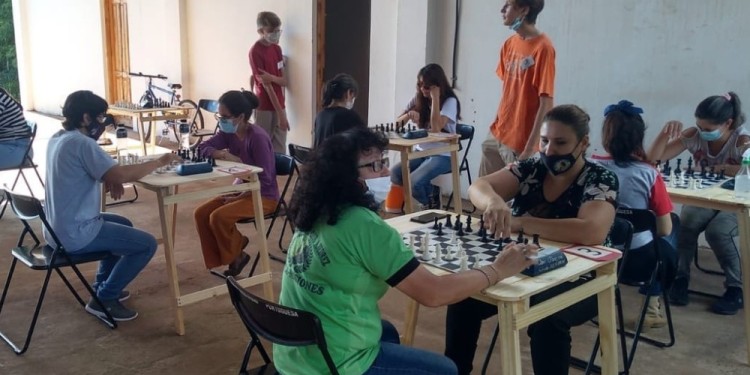 EDICIÓN 2022. Este año vuelven a encontrarse ellas para jugar ajedrez.