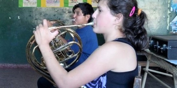 SUELTA EN PAZ EN EL VIENTO. Horacelia y la música, integraba una orquesta CEMU, tal vez el único espacio de contención y alegría que tuvo a su favor.