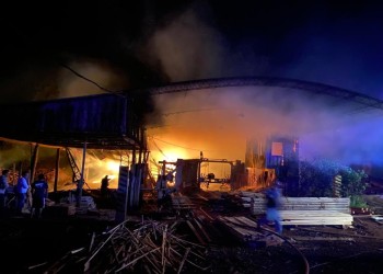 Se incendió un aserradero en San Pedro