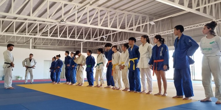 AL TATAMI. Los integrantes de la Selección Misionera entrenan desde enero para el certamen de índole internacional.