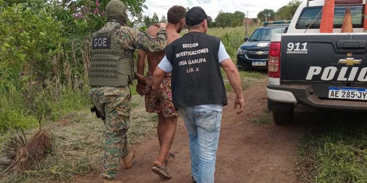 A RESPONDER ANTE LA JUSTICIA. Uno de los implicados cuando fue detenido el pasado fin de semana.