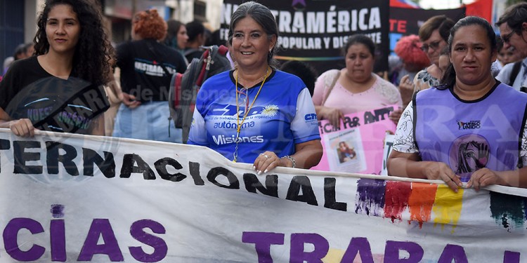 Paridad laboral y justicia por las víctimas de femicidio, los ejes del #8M en Posadas