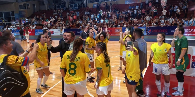 ALTO NIVEL. El partido fue muy peleado, con mucho juego y se vio lo mejor del futsal femenino.