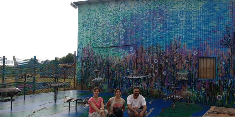 RÍO NUESTRO. Silvana Kelm (izquierda), junto a Nicole Do Santos y Darío Nuñez llevan adelante la obra.