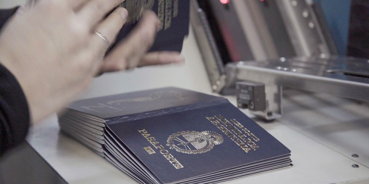 TRÁMITES. Estiman que el aumento en la demanda se debió, principalmente, a las vacaciones de verano.