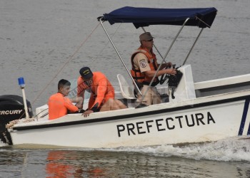 Caos bajo el puente Posadas-Encarnación después de que una joven se arrojara al río