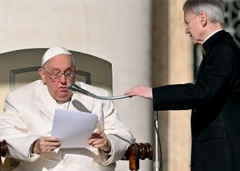 El Papa Francisco fue ingresado a un hospital por “problemas cardíacos”