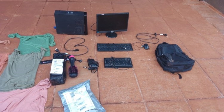 ALLANAMIENTOS. En las viviendas de los sospechosos recuperaron lo que alcanzaron a llevarse de la sede postal.