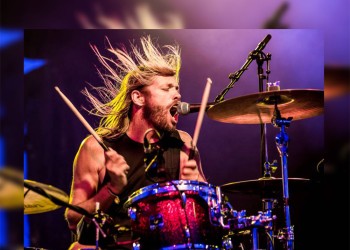A un año de la muerte de Taylor Hawkins, cien bateristas se reunieron para tocar y homenajearlo