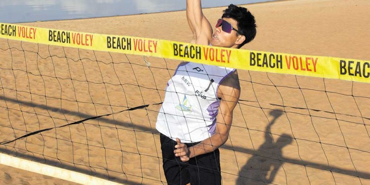 POTENCIA. Marcos González en plena acción frente a la red, en la práctica.