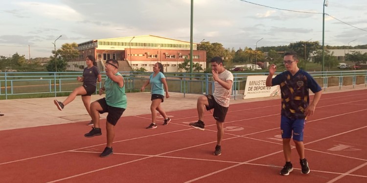 A FULL. Los chicos entrenan desde diciembre para la cita en Neuquén.