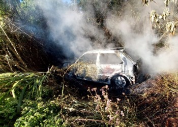 Se incendió completamente un vehículo en San Pedro