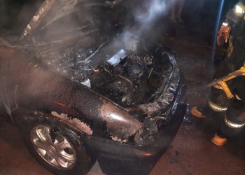 Un auto se prendió fuego por un desperfecto eléctrico