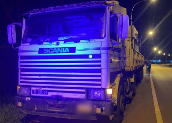 Dos jóvenes mueren tras choque con un camión