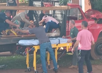 Tareferos misioneros resultaron heridos tras chocar el camión que los trasladaba