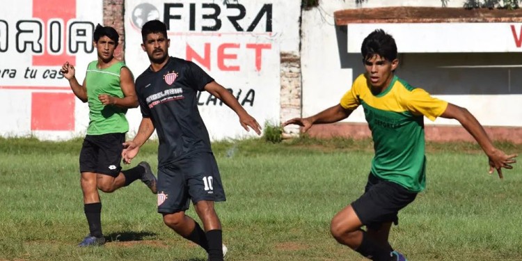 VOLVIÓ TITO. El histórico volante Adrián Alegre retornó al club que lo vio nacer futbolísticamente para el Provincial. (Gentileza Facebook Atl. Candelaria)