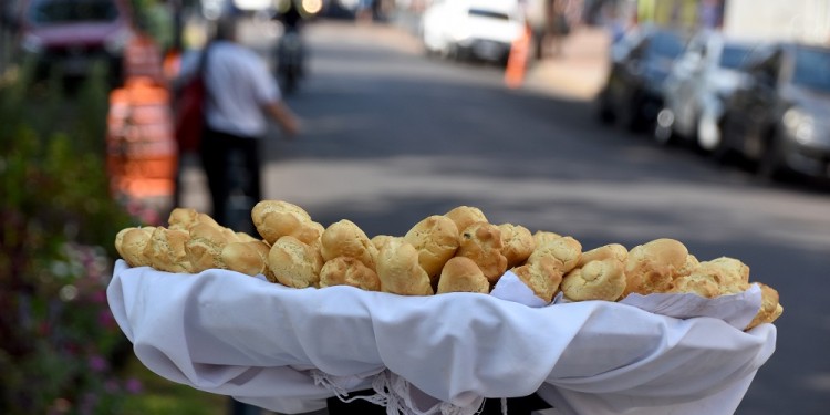 UN LUJO. El manjar a base de almidón de mandioca y queso también sufre los embates de la inflación.