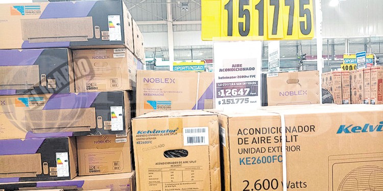 FENÓMENO. La llegada del otoño, con ola de calor en medio, impulsó la venta de aires con función “frío-calor”.